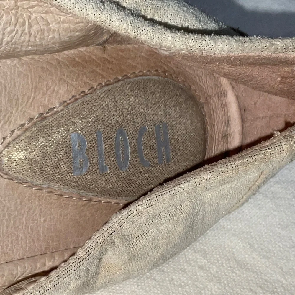 Bloch Cream/Gold Ballet Flat Shoes Size 32 (US 2)